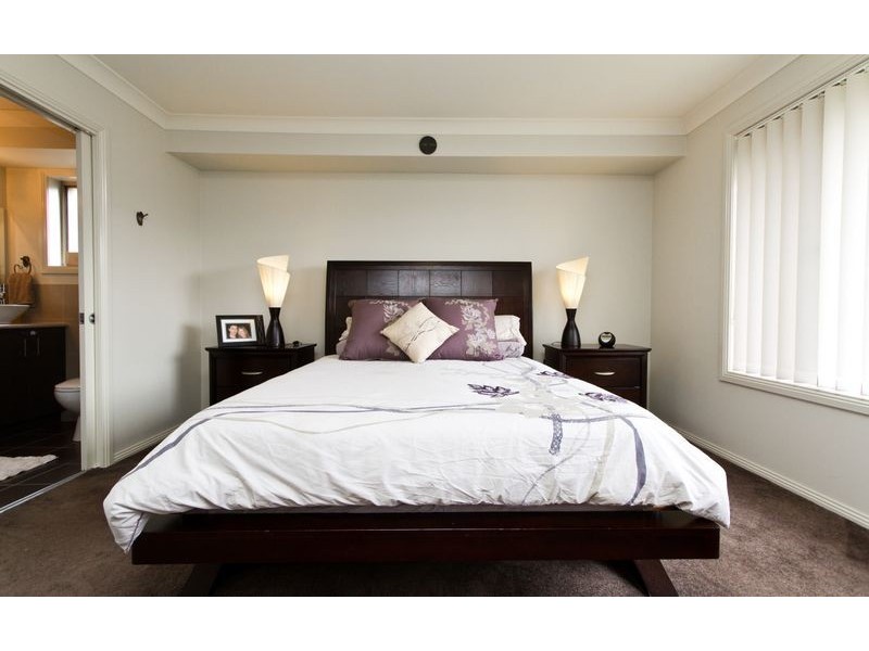 24 Squirrel Glider Drive, Thurgoona NSW 2640