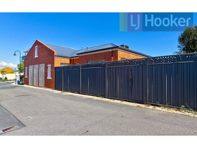 20 Golden Way, Albury NSW 2640