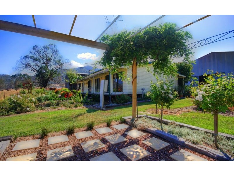 580 Redbank-Mongans Road, Mount Beauty VIC 3699