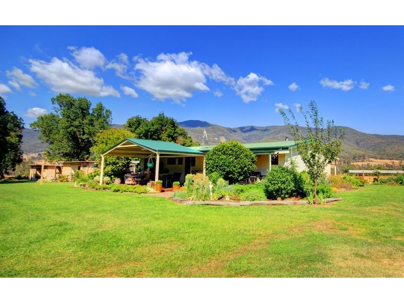580 Redbank-Mongans Road, Mount Beauty VIC 3699