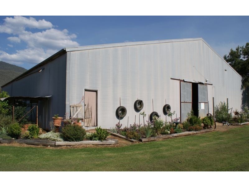 580 Redbank-Mongans Road, Mount Beauty VIC 3699