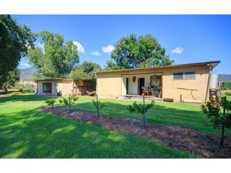 580 Redbank-Mongans Road, Mount Beauty VIC 3699