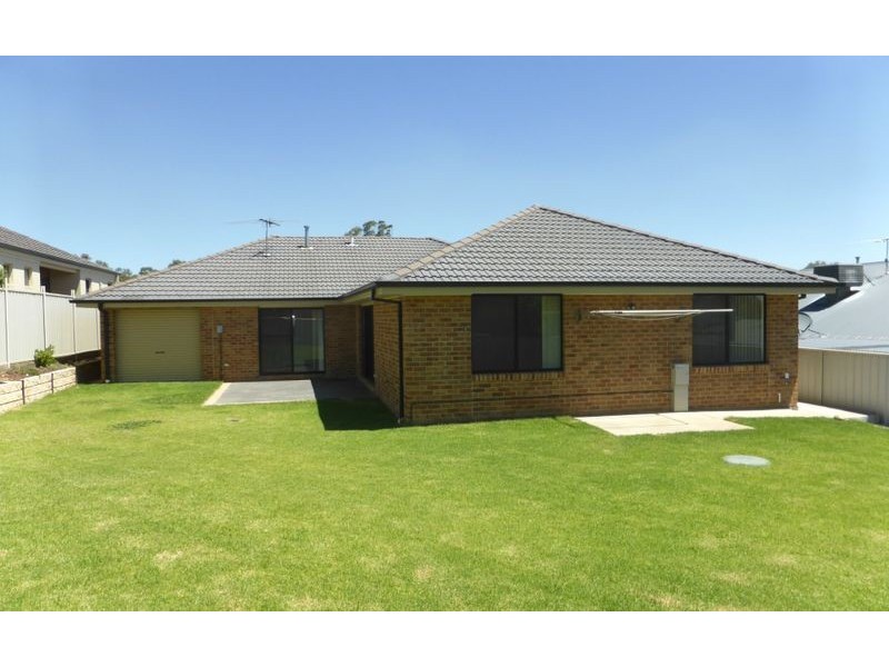 58 Newton Circuit, Thurgoona NSW 2640