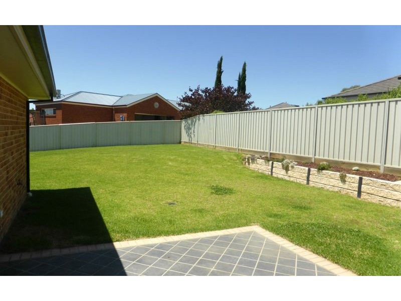 58 Newton Circuit, Thurgoona NSW 2640