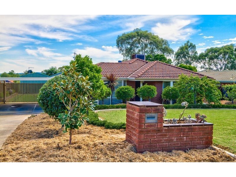 16 Billy Hughes Court, Wodonga VIC 3690