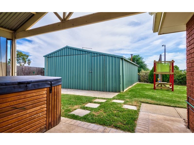16 Billy Hughes Court, Wodonga VIC 3690