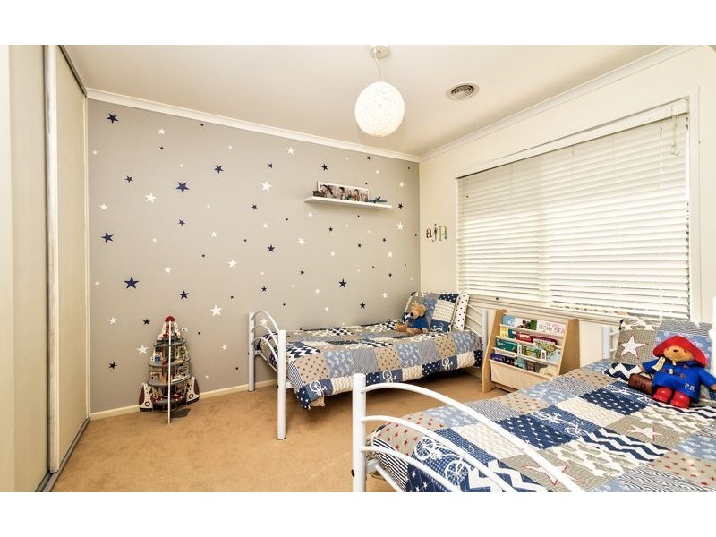 16 Billy Hughes Court, Wodonga VIC 3690