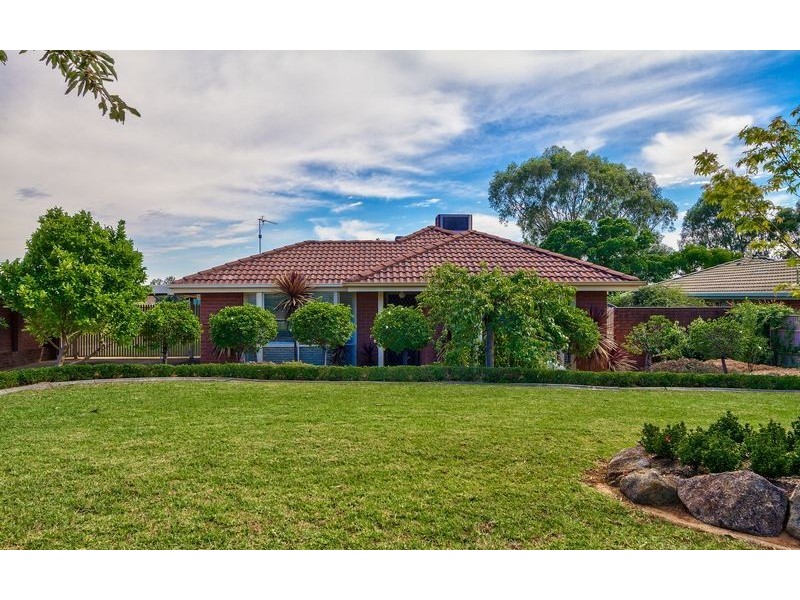 16 Billy Hughes Court, Wodonga VIC 3690