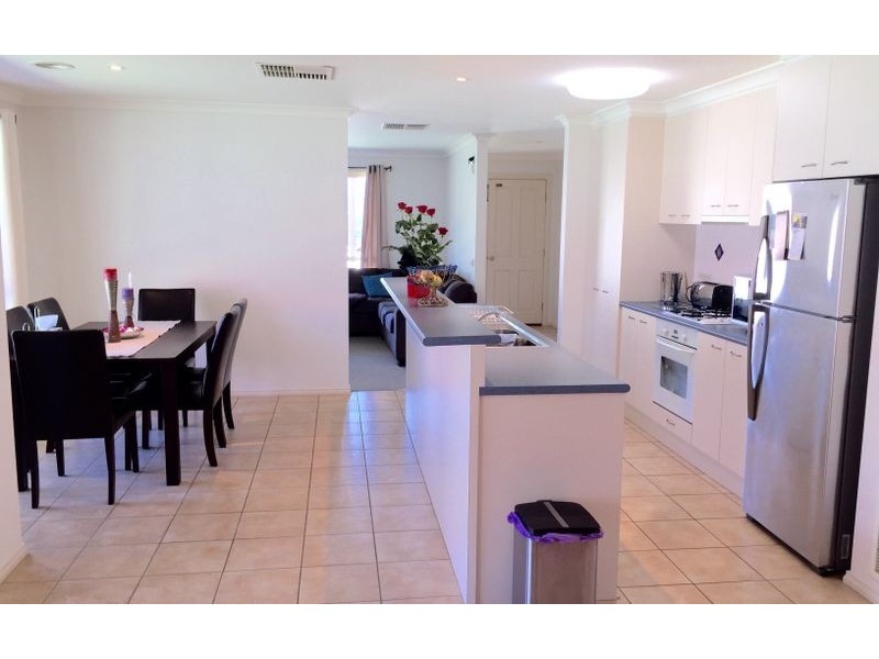 16 Rachel Court, Lavington NSW 2641