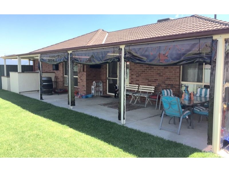 16 Rachel Court, Lavington NSW 2641