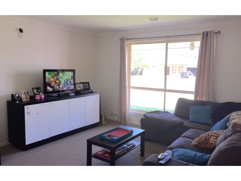 16 Rachel Court, Lavington NSW 2641