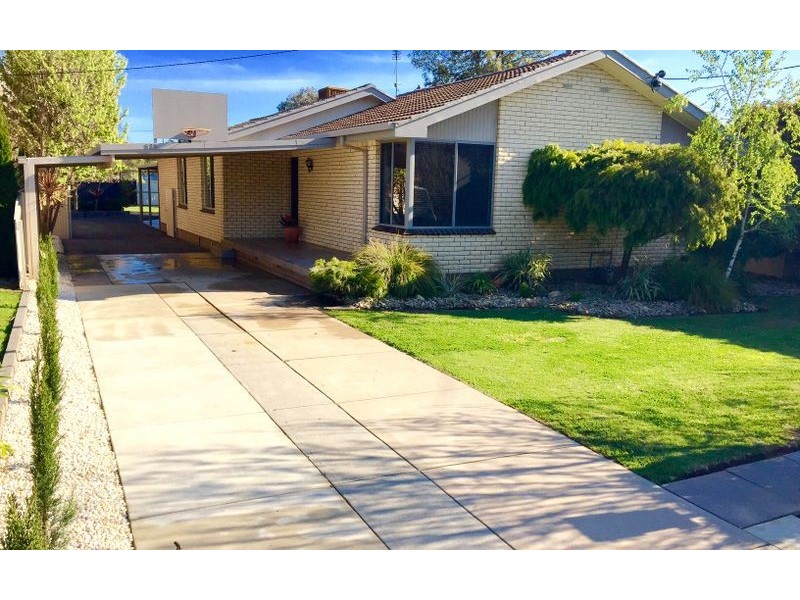 573 Noorla Place, Lavington NSW 2641