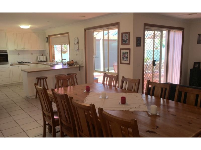 15 The Avenue, Thurgoona NSW 2640