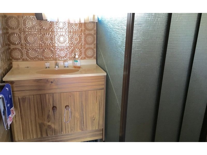 24 Kiewa East Road, Tangambalanga VIC 3691