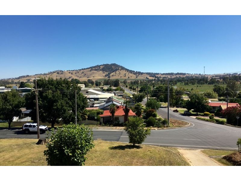 24 Kiewa East Road, Tangambalanga VIC 3691