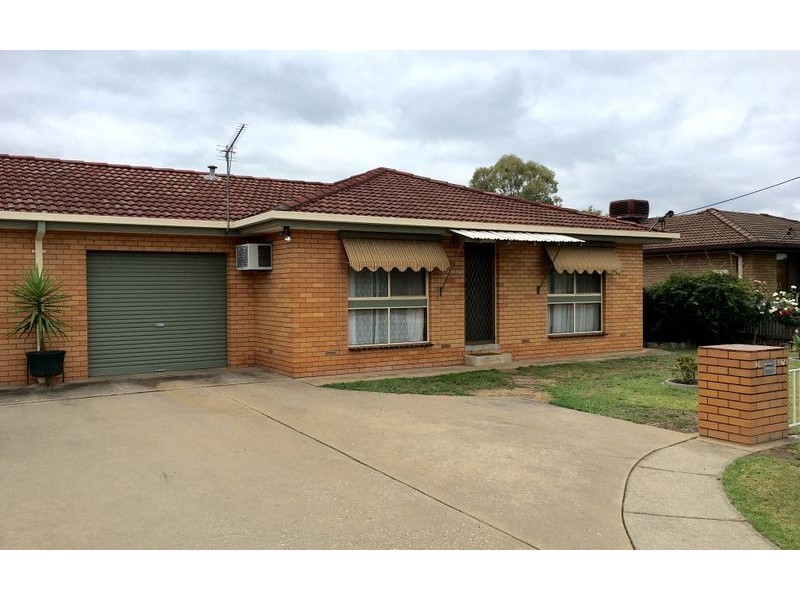 2/476 Kemp Street, Lavington NSW 2641