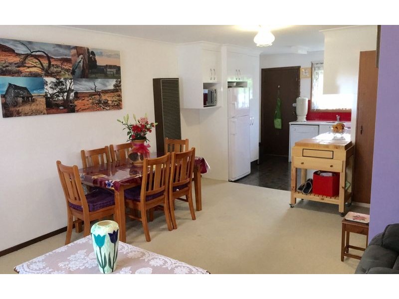 2/476 Kemp Street, Lavington NSW 2641