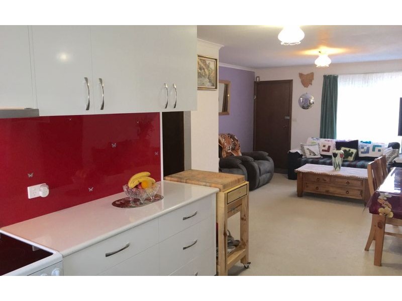 2/476 Kemp Street, Lavington NSW 2641