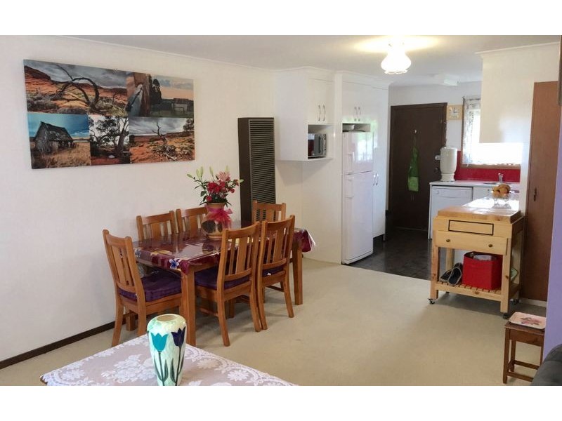 2/476 Kemp Street, Lavington NSW 2641