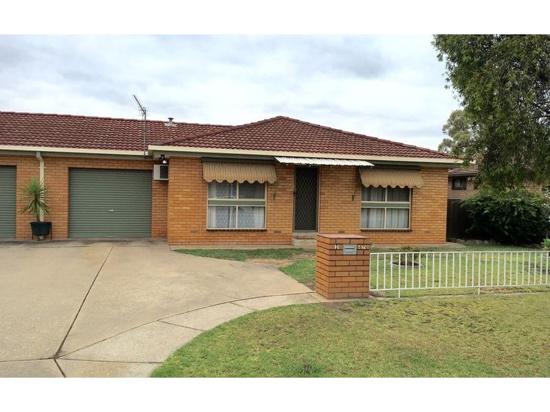 2/476 Kemp Street, Lavington NSW 2641