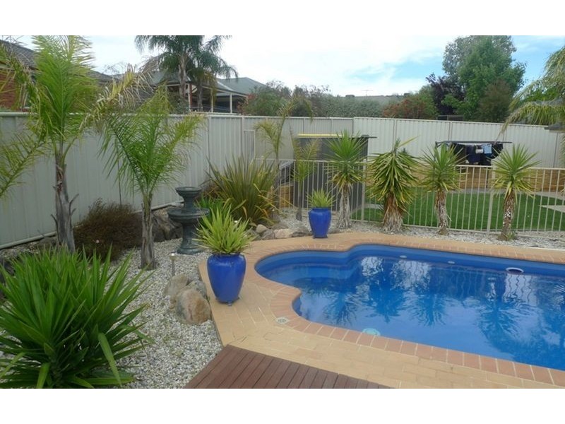 3 Devlin Court, Thurgoona NSW 2640