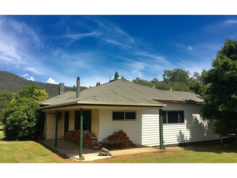 23 La Fontaine Avenue, Mitta Mitta VIC 3701