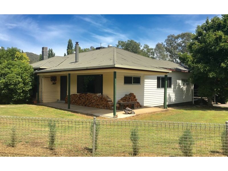 23 La Fontaine Avenue, Mitta Mitta VIC 3701