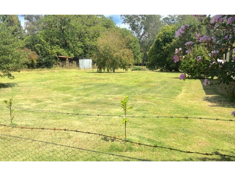23 La Fontaine Avenue, Mitta Mitta VIC 3701