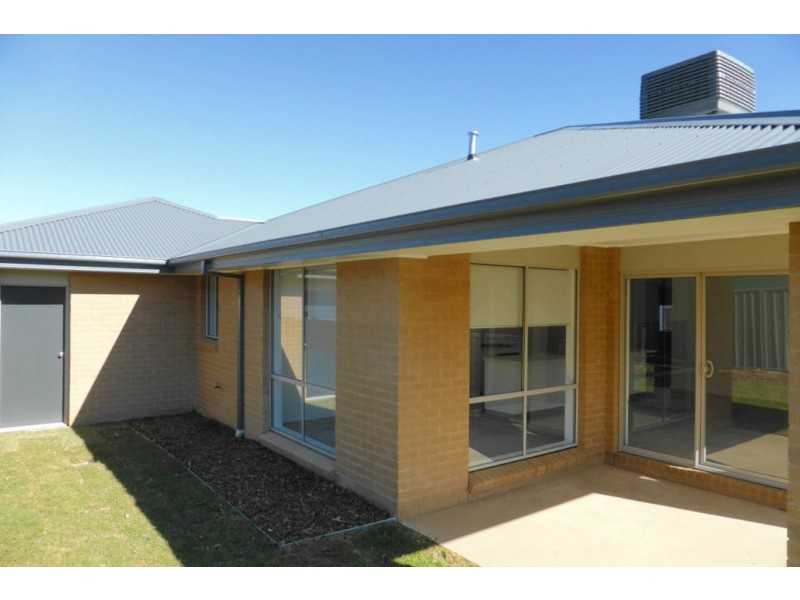 21 Pioneer Place, Thurgoona NSW 2640