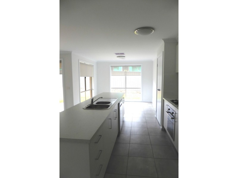 21 Pioneer Place, Thurgoona NSW 2640