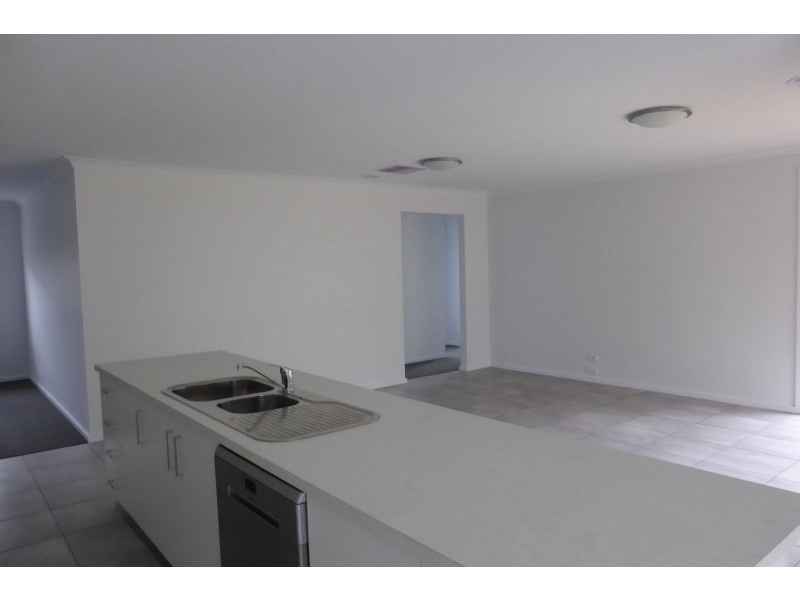 21 Pioneer Place, Thurgoona NSW 2640