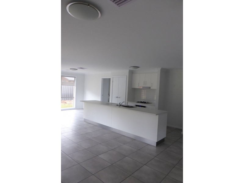 21 Pioneer Place, Thurgoona NSW 2640