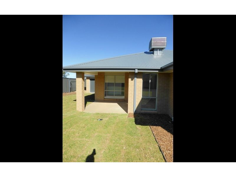 21 Pioneer Place, Thurgoona NSW 2640