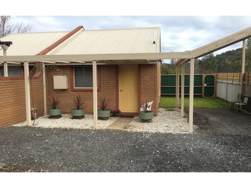 2/465 Urana Rd, Lavington NSW 2641