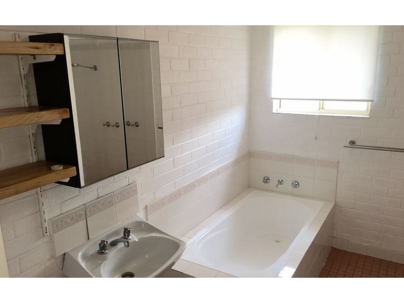 2/465 Urana Rd, Lavington NSW 2641