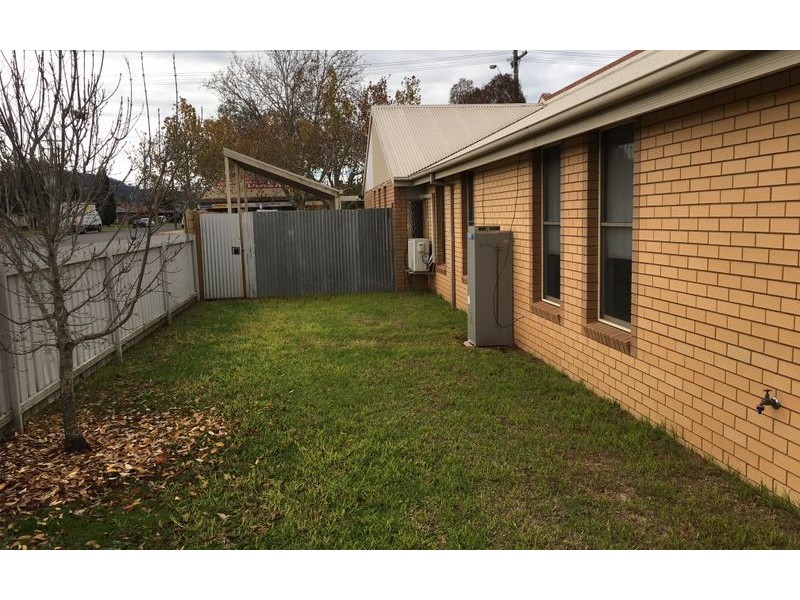 2/465 Urana Rd, Lavington NSW 2641