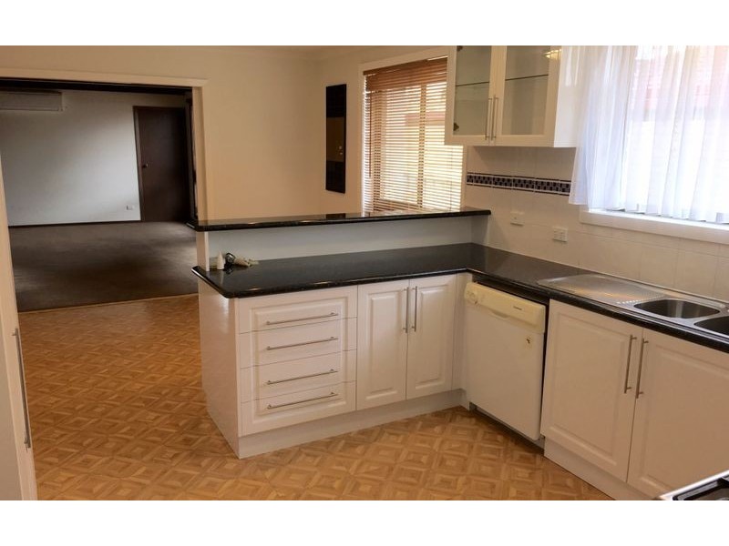 546 Regina Avenue, Lavington NSW 2641