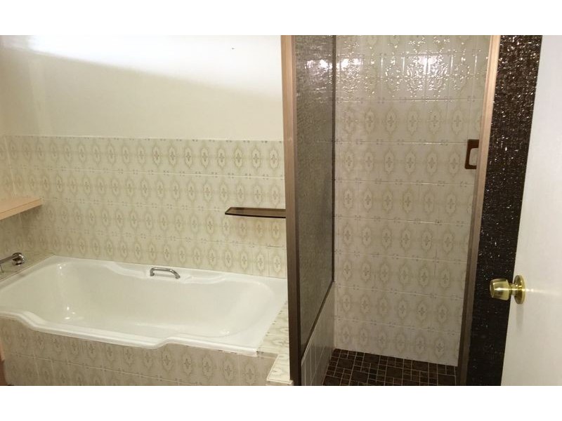 546 Regina Avenue, Lavington NSW 2641