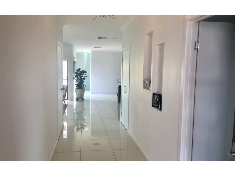 10 Birdie Place, Thurgoona NSW 2640