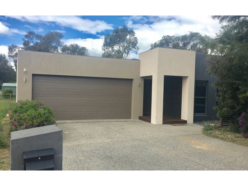 10 Birdie Place, Thurgoona NSW 2640