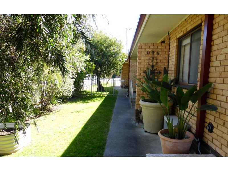 2/401 Griffith Road, Lavington NSW 2641