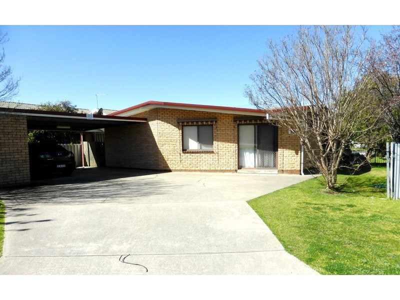 2/401 Griffith Road, Lavington NSW 2641