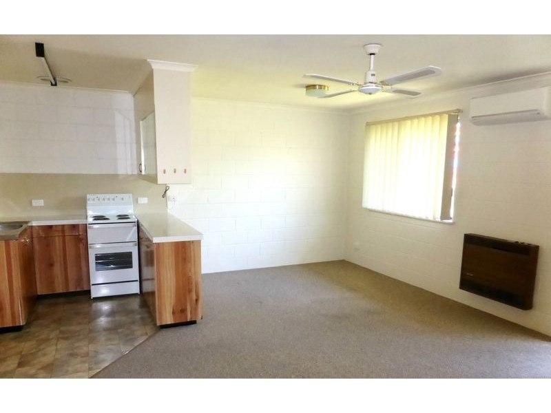 2/401 Griffith Road, Lavington NSW 2641