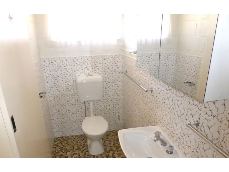 2/401 Griffith Road, Lavington NSW 2641