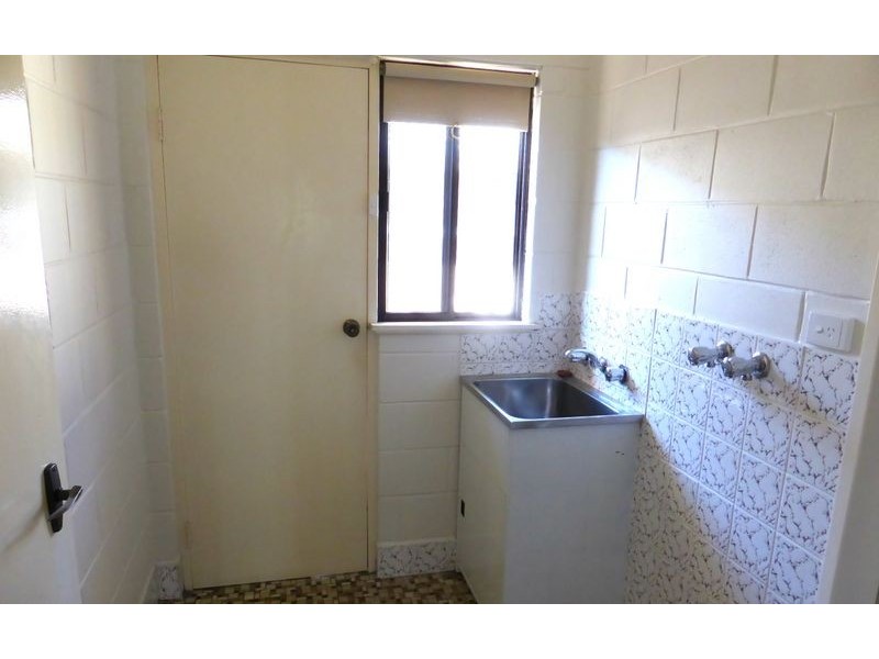 2/401 Griffith Road, Lavington NSW 2641