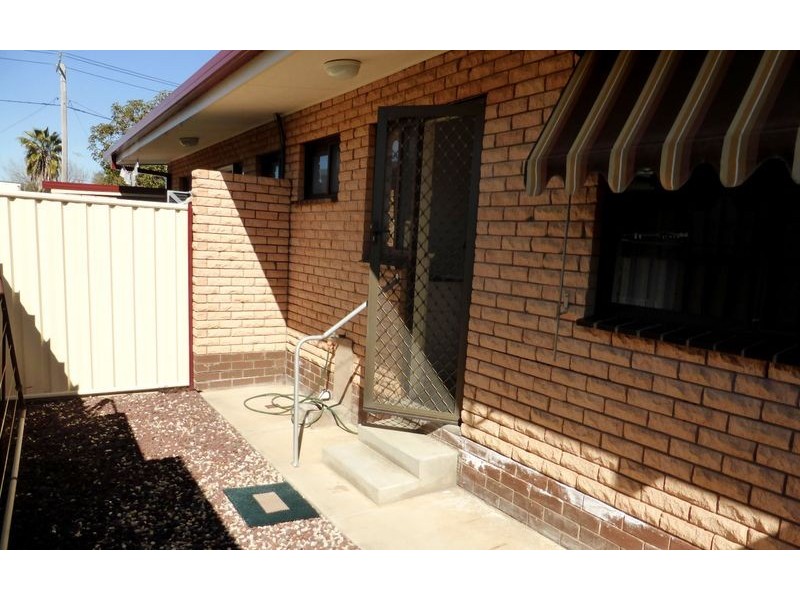 2/401 Griffith Road, Lavington NSW 2641