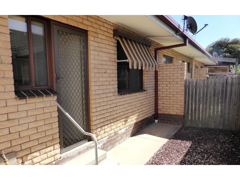 2/401 Griffith Road, Lavington NSW 2641