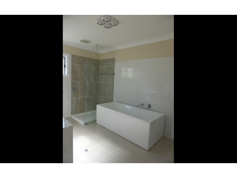 96 Pell Street, Howlong NSW 2643