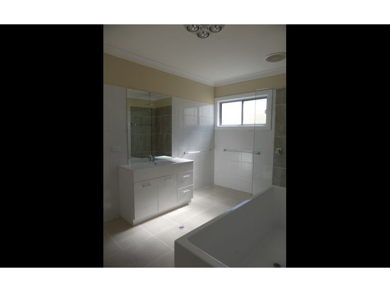 96 Pell Street, Howlong NSW 2643