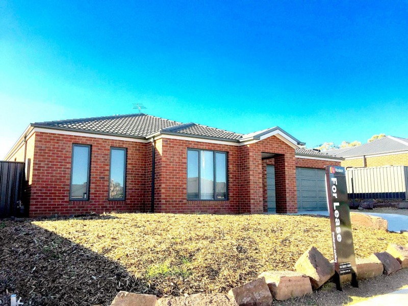 15 Pioneer Place, Thurgoona NSW 2640